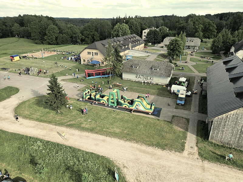 [Translate to Angļu:] Sporta spēļu norise kompleksa "Ratnieki" teritorijā